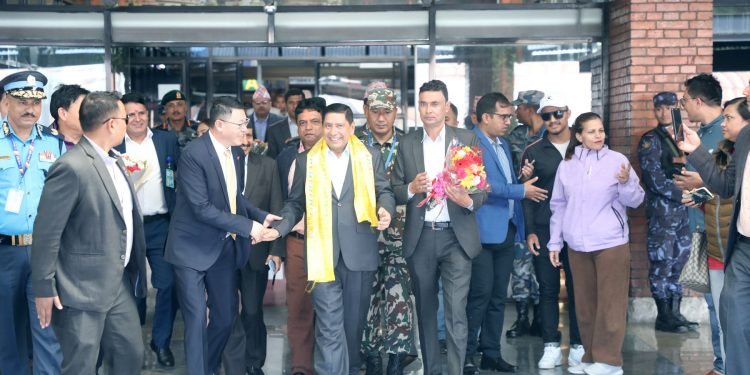 उपप्रधानमन्त्री श्रेष्ठ स्वदेश फिर्ता