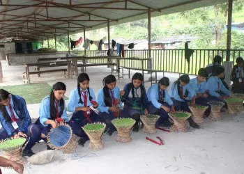 पढ्दै सिक्दै कार्यक्रमः ‘मुढा बुन्ने सीप सिक्दै विद्यार्थी’