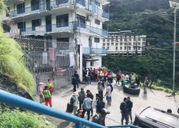 तातोपानी नाकामा स्थानीय र सशस्त्र प्रहरी बीच झडप (भिडियोसहित)