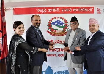 एनसेलद्वारा कर्णालीप्रदेश सरकारलाई सुर्खेतमा रु ५० लाखको चेक हस्तान्तरण