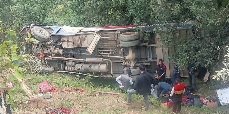 घाँसीकुवामा रात्रि बस दुर्घटना दुईको मृत्यु, ३४ घाइते