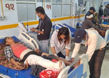 भूकम्पमा बाँचेकाहरु भन्छन्, ‘भाग्यले बचायो, अस्पताल आइपुगेका छौं अब केही नहोला कि’