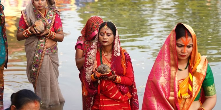 उदाउँदो सूर्यलाई अर्घ्य दिँदै छठ पर्व सम्पन्न