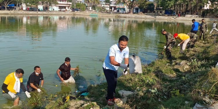 छठ पर्वको तयारी सुरू, सजाउन थालियो पोखरी
