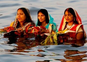 आज छठ पर्व, अस्ताउँदो सूर्यको पूजा आराधना गरी मनाइदै