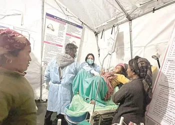 स्वास्थ्य संस्थाका भवन क्षतिग्रस्त भएपछि टेन्टबाट सेवा