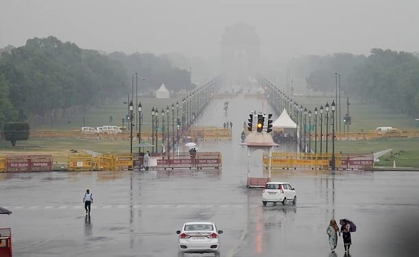 प्रदूषण बढेपछि नयाँदिल्लीमा सवारी साधनमाथि रोक