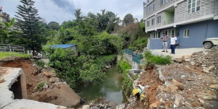 फिर्के खोला किनारका संरचना तत्काल नहटाउन उच्च अदालतको अन्तरिम आदेश