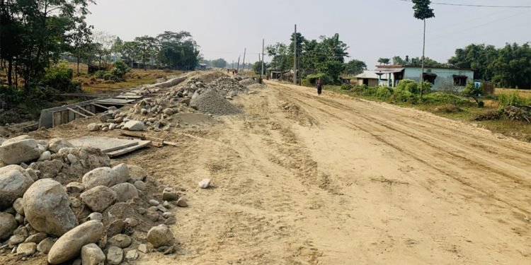 राष्ट्रिय गौरवको हुलाकी राजमार्गः स्तरोन्नतिको काम सुस्त