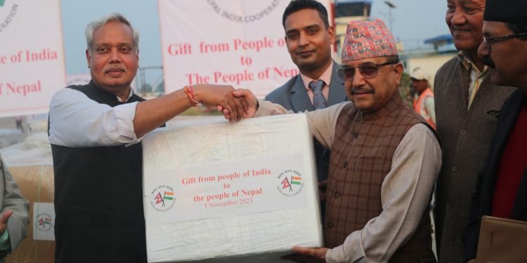 नेपाल सरकारलाई भारतद्वारा भूकम्प राहत सामग्री हस्तान्तरण