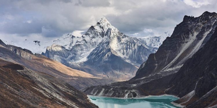 ‘जलवायु परिवर्तनका कारण हिमालय क्षेत्रका लाखौंको जीवन र जीविकोपार्जन गम्भीर खतरामा’