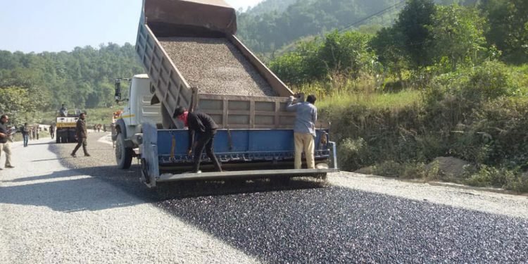 कालीगण्डकी करिडोरः बेनी–गलेश्वर खण्डमा कालोपत्र गर्न शुरु