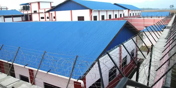 कारागारमा कैदीबन्दीको पिडा: दिउँसोमा उभिने ठाउँ छैन, रात कसरी बिताउने ?