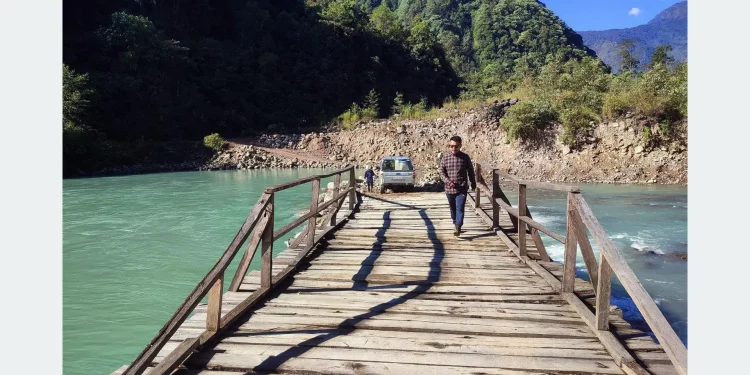 तमोरमा काठको पुल निर्माण