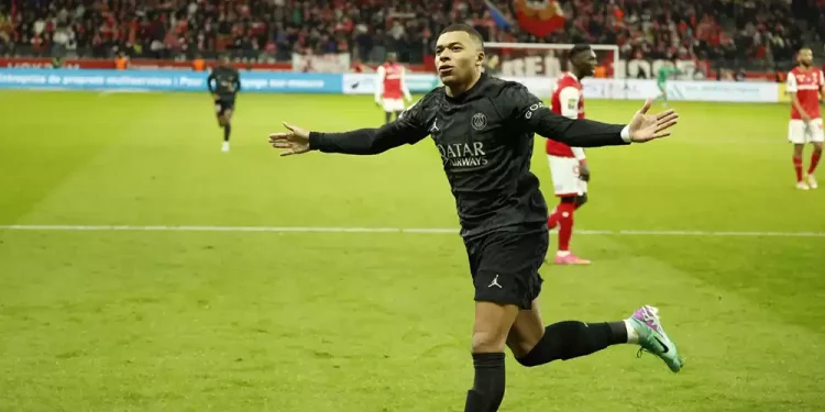 एम्बाप्पेको ह्याट्रिकमा पिएसजी विजयी