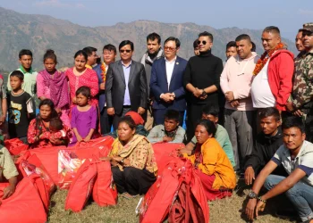 मन्त्री किरातीद्वारा चेपाङ समुदायलाई न्यानो कपडा वितरण