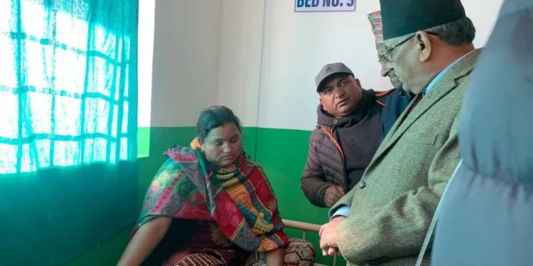 घाइतेको अवस्था बुझ्न प्रधानमन्त्री दाहाल जाजरकोट जिल्ला अस्पतालमा