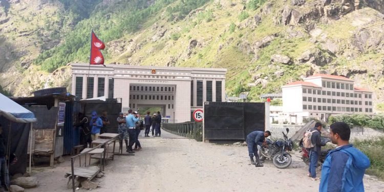 रसुवागढी नाकामा प्रहरीको विशेष निगरानी