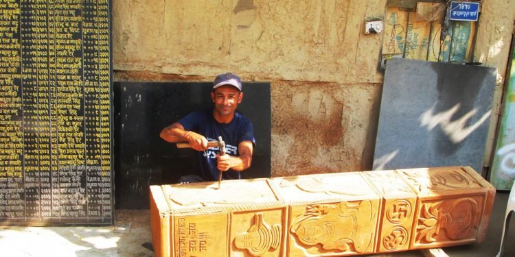 मूर्ति बनाएरै घर–घडेरी जोडेका रामबहादुर