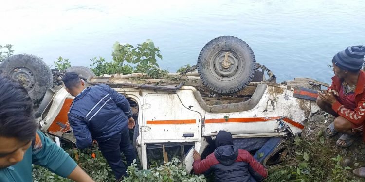 रूकुम पश्चिममा जिप दुर्घटना हुँदा २२ जना घाइते