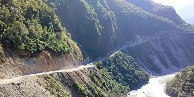 निर्माण सामग्री अभावले मालढुङ्गा–बेनी सडक ठप्प