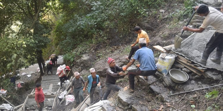 पक्की पदमार्ग बनेपछि फेरियो म्याग्दीको जीर्ण गोरेटोबाटोको स्वरुप