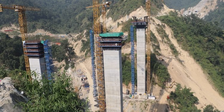 सडक पूर्वाधार विकासमा सेनाको सक्रियता