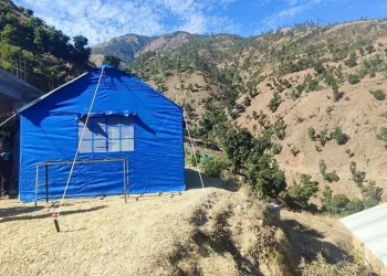 भूकम्पले प्रहरी कार्यालय भत्किएपछि त्रिपालबाटै काम