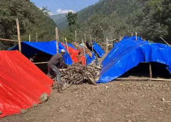 त्रिपाल मुनि भूकम्पपीडित