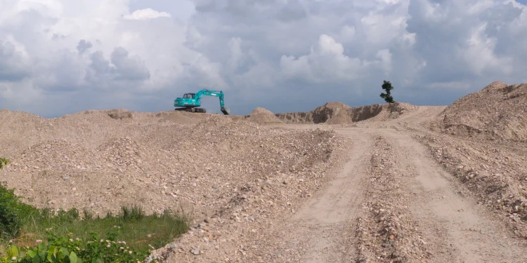 नदीजन्य निर्माण सामग्री अभाव