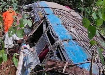 पोखरा जाँदै गरेको बस तनहुँमा दुर्घटना, १८ यात्रु घाइते
