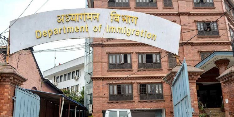 बाटैबाट किन छाडियो अध्यागमनका उपसचिव ?
