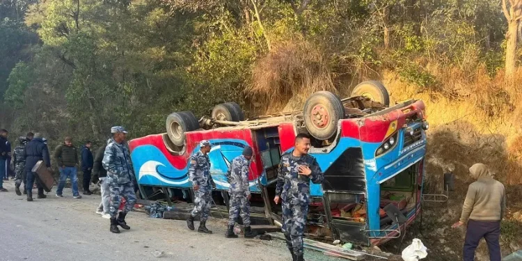 दाङमा बस दुर्घटना हुँदा २० जना घाइते
