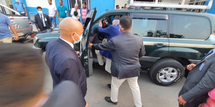 ओखलढुंगामा देउवालाई कालोझन्डा देखाउने नौजना पक्राउ