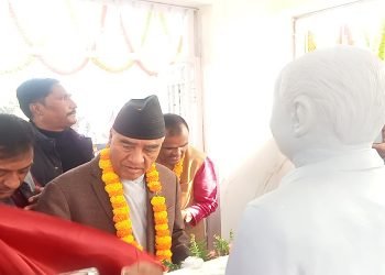 कांग्रेस सभापति देउवाद्वारा स्वर्गीय सिंहको सालिक अनावरण