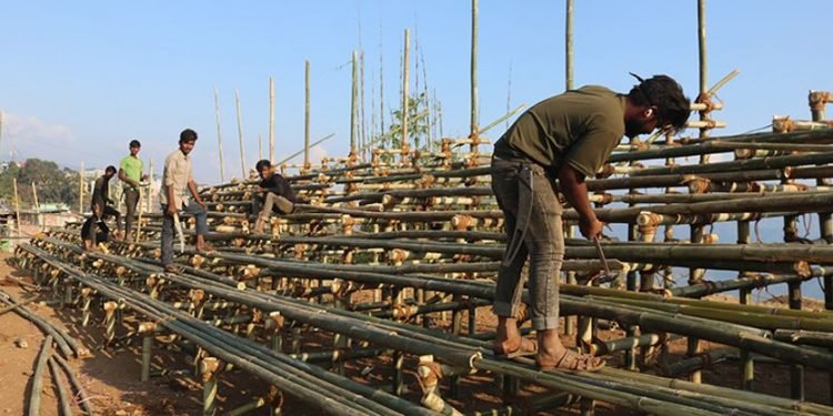 इलाम गोल्डकपः लाखौँ खर्चेर अस्थायी प्यारापेट बनाउनुपर्ने बाध्यता