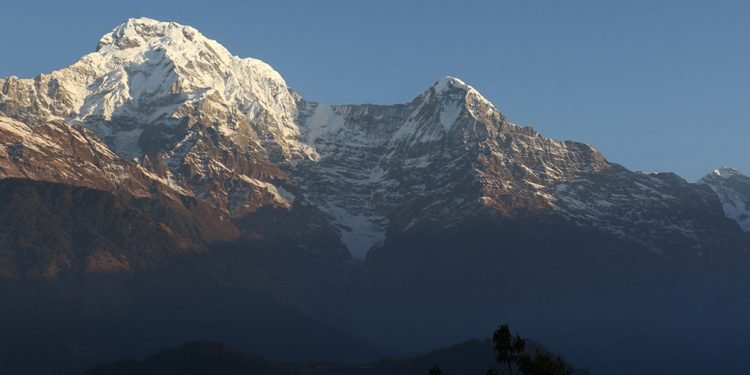 सेताम्मे हिमाल किन कालो हुँदैछ ?