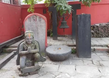 भूकम्पको नौ वर्षमा पनि ठडिएन हिटी पोखरीको गरुडनारायण मूर्ति