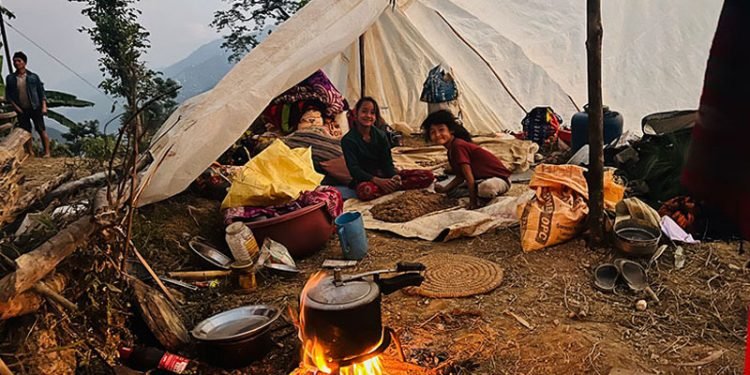 जाजरकोट भूकम्पको एक महिनाः पीडित अझै खुला आकाशमुनि