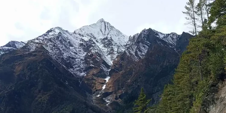 जलवायु परिवर्तनको असरः हराए हिमालको हिउँ र ताल