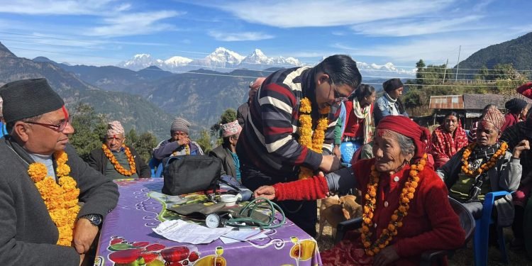 ज्येष्ठ नागरिकको घरमै उपचार, गाउँमा विशेषज्ञ स्वास्थ्य शिविर