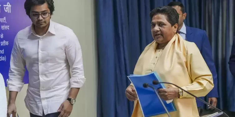 मायावतीले आफ्नै भतिजलाई बनाइन् उत्तराधिकारी