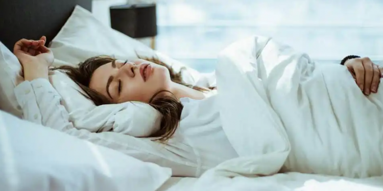 के तपाईंको निन्द्रामा बरबराउने बानी छ ? यसरी पाउनुस् छुटकारा