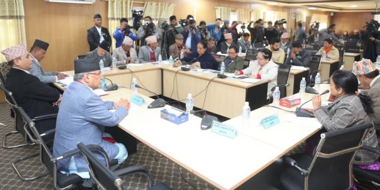 लामिछानेको प्रधानमन्त्रीलाई प्रश्न– सरकारी निकाय हुदा हुदै छानबिन समिति किन बनाइयो ?