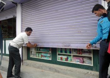 अवैध औषधी बिक्री गर्ने बूढानीलकण्ठस्थित फार्मेसीमा शिलबन्दी