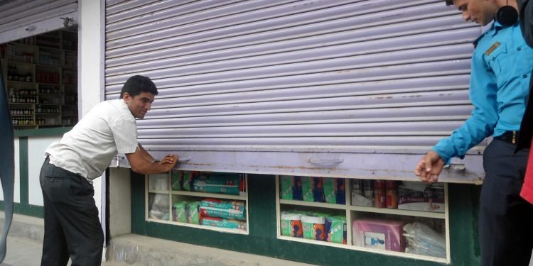 अवैध औषधी बिक्री गर्ने बूढानीलकण्ठस्थित फार्मेसीमा शिलबन्दी