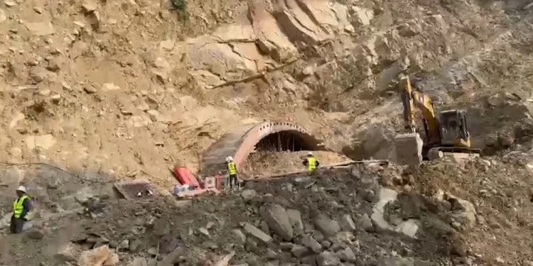 सुरुङ मार्ग निर्माण गर्न सिद्धार्थ राजमार्ग दैनिक ६ घण्टा बन्द हुने
