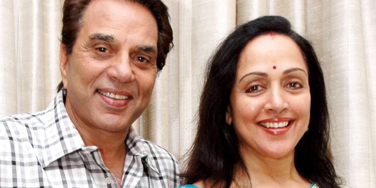 हेमा मालिनीसँग ‘रोमान्स’ गर्न घुस दिन्थे धर्मेन्द्र