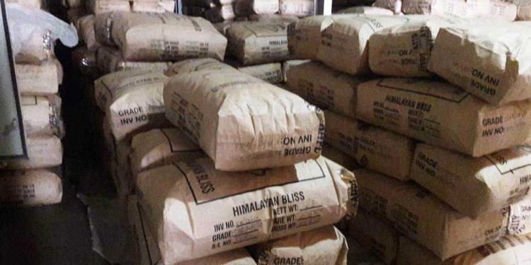 एक करोड केजी चिया गोदाममा थन्कियो