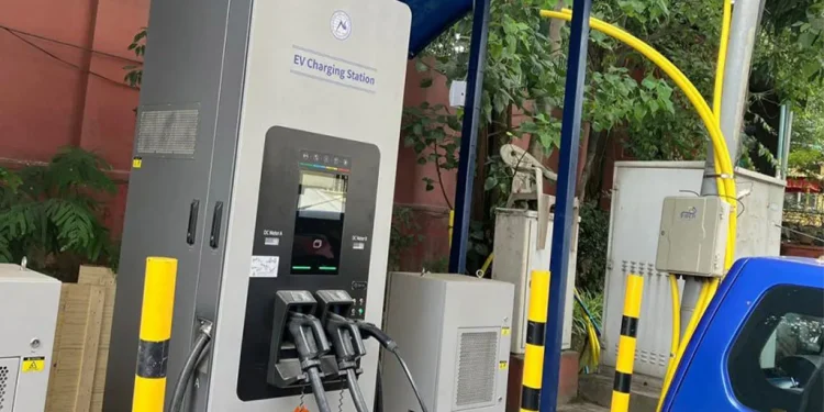 चार्जिङ स्टेसन मर्मत नहुँदा सेवाग्राही समस्यामा
